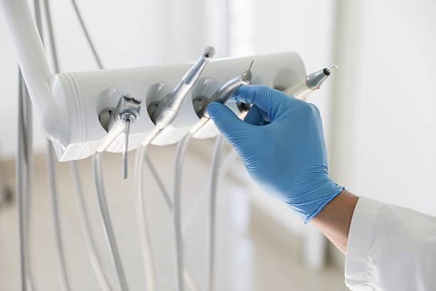 Professional Tooth Extraction technician working in Rio Bravo, TX